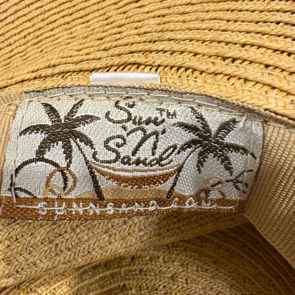 Sun ‘n’ Sand tan straw hat with beaded sea sheels OS - Picture 6 of 7